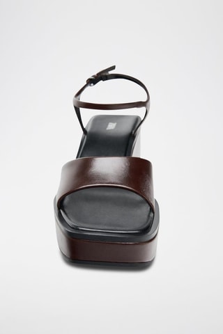 Sandálias em couro com cunha - Castanho