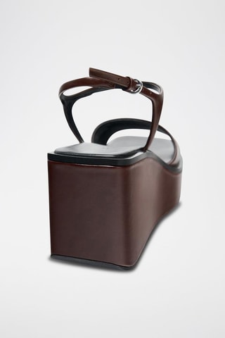 Sandálias em couro com cunha - Castanho