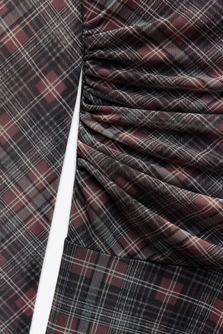 Vestido trapézio - Vermelho e preto