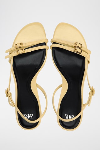 Sandálias de salto- Amarelo