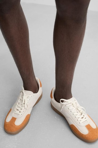 Sapatilhas em nobuck - Cru e laranja