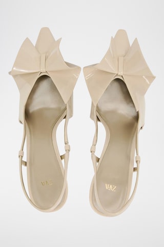 Sapatos de salto envernizados- Cru