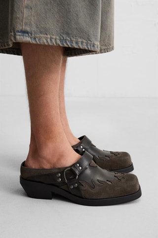 Socas em couro - Castanho