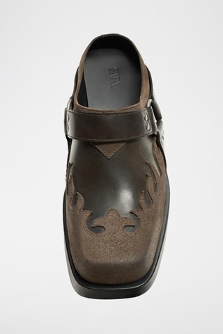 Socas em couro - Castanho