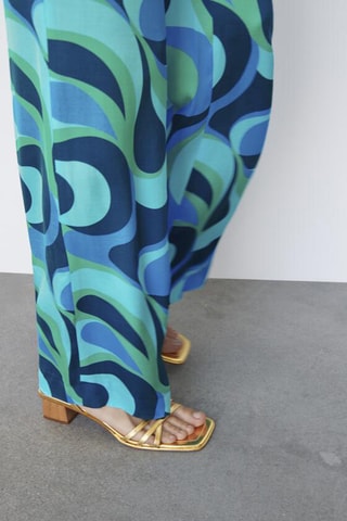 Sandálias de salto em couro- Dourado