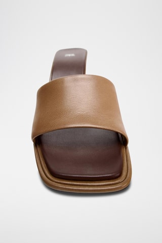 Mules de salto em couro- Castanho