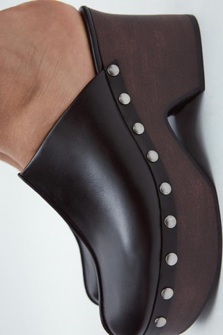 Mules de salto em couro- Preto