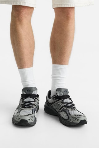 Sapatilhas em couro- Cinzento