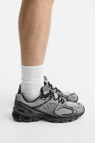 Sapatilhas em couro- Cinzento