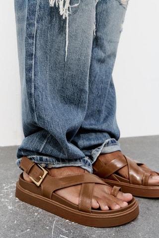 Sandálias com plataforma- Castanho