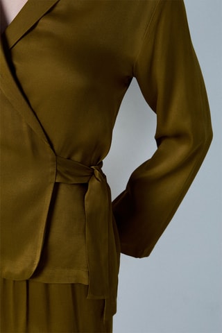 Top  - Modern Graphic -  Kaki