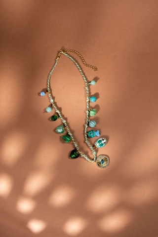 Collana - Dorato e verde chiaro