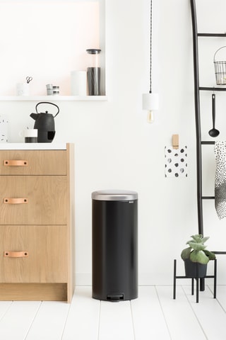 Pattumiera a pedale Newlcon - 30 l - Nero