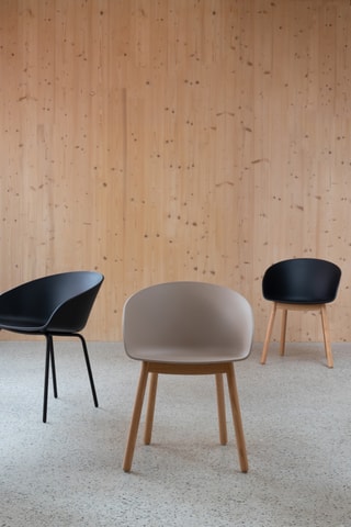 2 Chaises Void - 73,5 x 56 x 55 cm