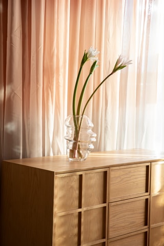 Buffet 2 portes en frêne et bis d'hévéa Raster - 70 x 120 x 45 cm