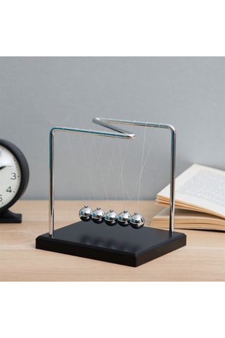 Péndulo de Newton - 11,8 x 14 x 14,5 cm - Plateado y negro