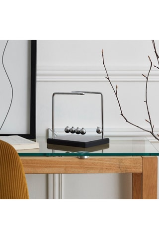 Péndulo de Newton - 11,8 x 14 x 14,5 cm - Plateado y negro