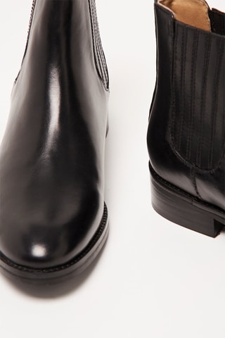 Botins Chelsea em couro Constance - Preto
