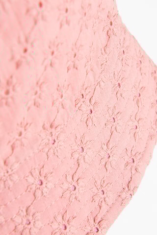 Chapéu à pescador em bordado inglês - Rosa