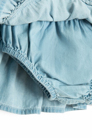 Blusa e saia - Branco e azul-celeste