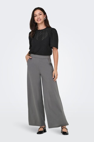 Top regular fit con bordado inglés - Negro