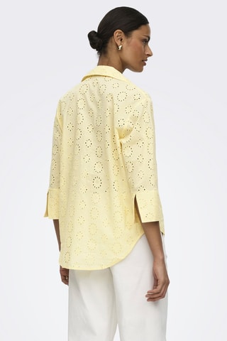 Camisa regular fit con bordado inglés - Amarillo