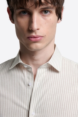 Camisa slim fit de lino - Beige