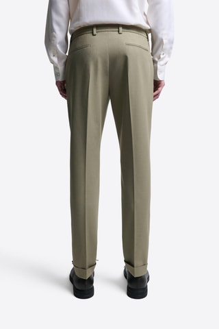 Pantalón slim fit - Verde almendra