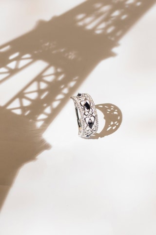 Anel Royal Ouro branco, diamantes e safira