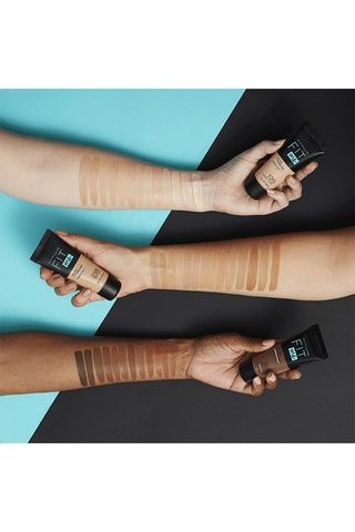 Base de maquillaje líquida Fit Me Matte Poreless - N.° 105 Natural Ivory - 30 ml