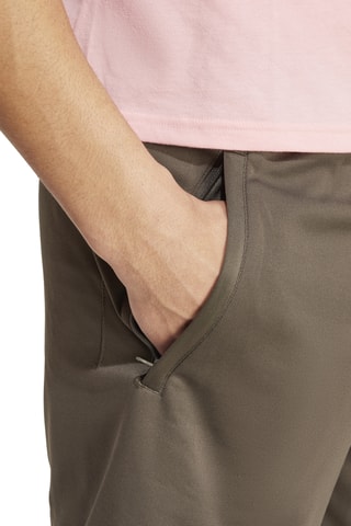 Short regular d’entrainement Essentials - Vert olive