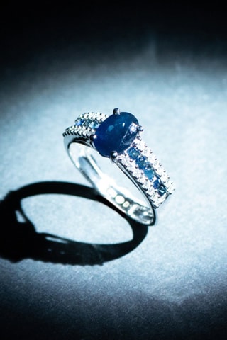Anello Reine Océane - Oro bianco, diamanti e zaffiri