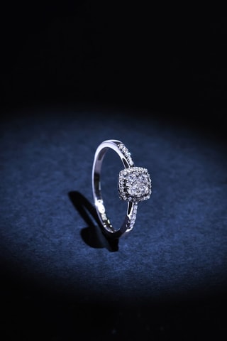 Anello Naeli - Oro bianco e diamanti