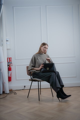 Sac bandoulière en cuir Row - Noir