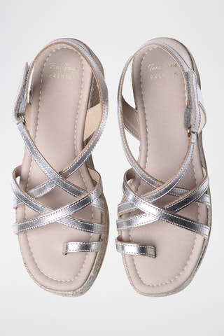 Sandálias com cunha em couro Claudia - Prateado