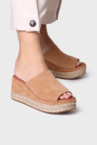 Mules com cunha em nobuck Paulina - Bege - Camel