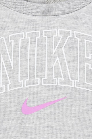 Sweat et jogging 
Gris et rose - Nike