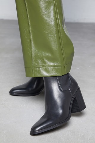 Botins Chelsea em couro Brunella - Preto