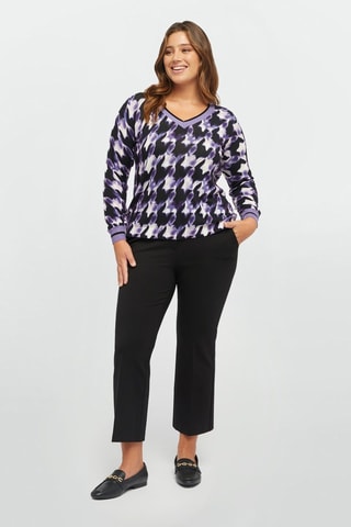 Pull - Blanc, noir et violet