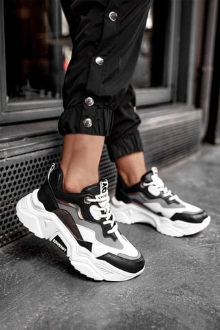 Sneakers com plataforma - Preto
