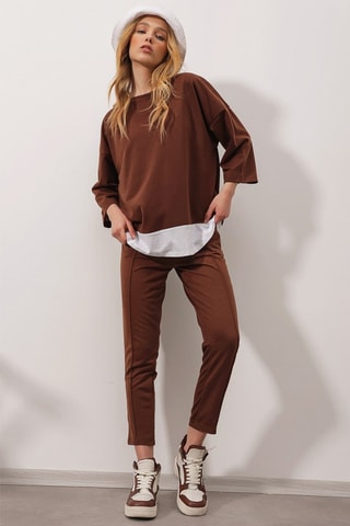 T-shirt e pantaloni - Marrone