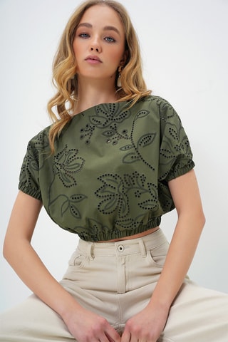 Crop top em bordado inglês - Caqui