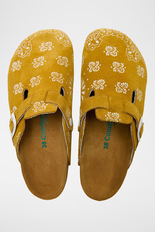 Zuecos de nobuk Folk Capri - Mostaza - Diseño ancho