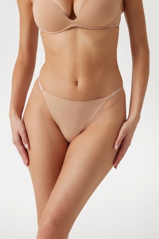 String Darcey - Nude