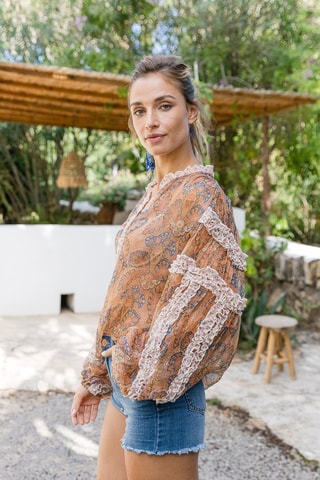 Chemisier - Beige, bleu et orange