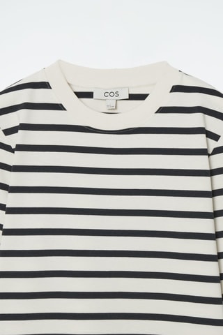 T-shirt - Branco e azul-marinho