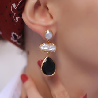 Boucles d'oreilles - Laiton plaqué or, perle & œil de chat