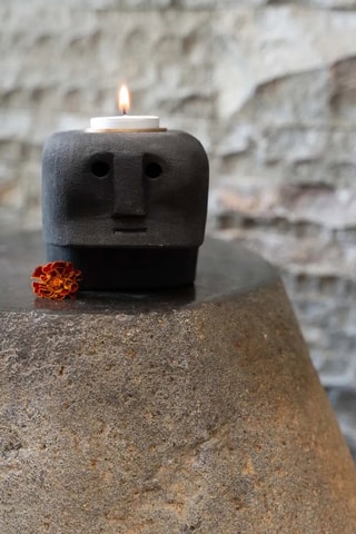 Bougeoir en grès Sumba Stone - 10 cm - Noir