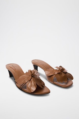 Sandale à talon en cuir détail de fleur - Marron