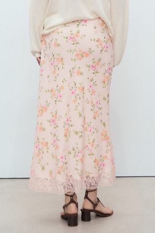 Jupe fleurie avec détail en dentelle - Rose